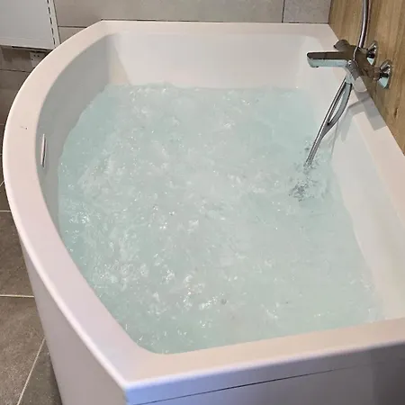 Corps De Ferme En Aubrac - Avec Jacuzzi Du 15 Avr Au 15 Oct *