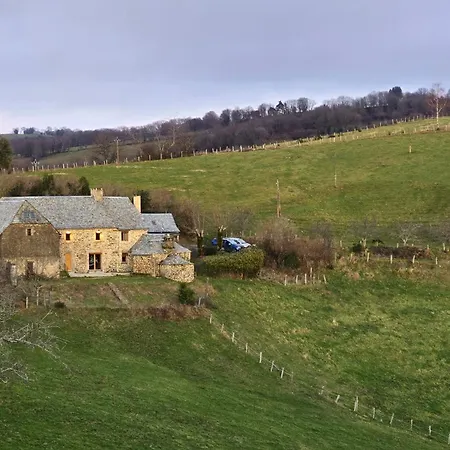 Corps De Ferme En Aubrac - Avec Jacuzzi Du 15 Avr Au 15 Oct Сasa de vacaciones *