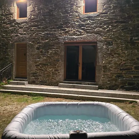Corps De Ferme En Aubrac - Avec Jacuzzi Du 15 Avr Au 15 Oct Сasa de vacaciones *