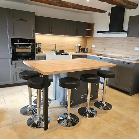 Corps De Ferme En Aubrac - Avec Jacuzzi Du 15 Avr Au 15 Oct * Montpeyroux (Aveyron)