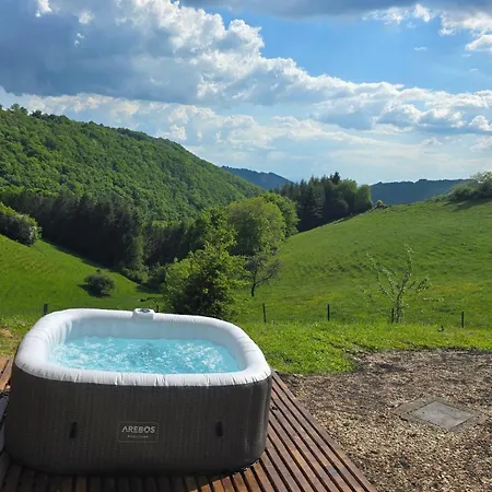 Corps De Ferme En Aubrac - Avec Jacuzzi Du 15 Avr Au 15 Oct *