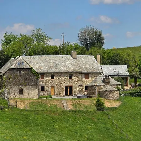 Corps De Ferme En Aubrac - Avec Jacuzzi Du 15 Avr Au 15 Oct Сasa de vacaciones *