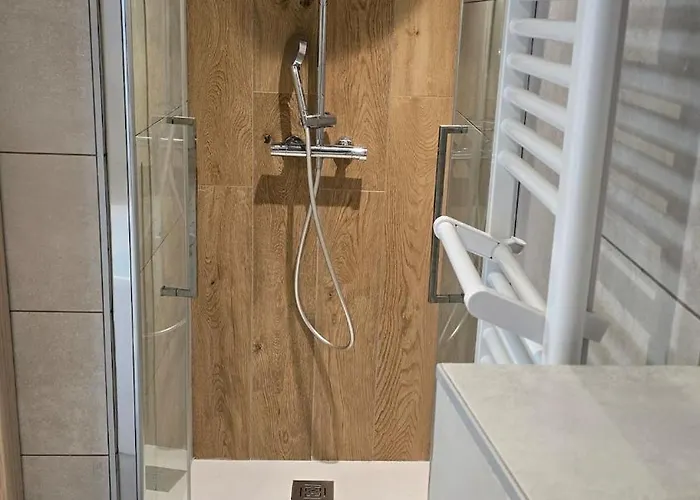 Corps De Ferme En Aubrac - Avec Jacuzzi Du 15 Avr Au 15 Oct * Montpeyroux (Aveyron)