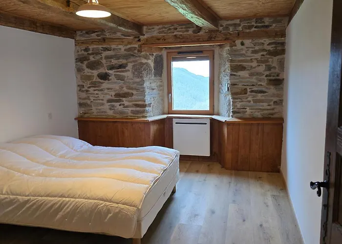 Semesterbostad Corps De Ferme En Aubrac - Avec Jacuzzi Du 15 Avr Au 15 Oct *