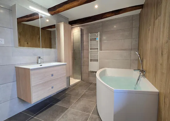 Corps De Ferme En Aubrac - Avec Jacuzzi Du 15 Avr Au 15 Oct Semesterbostad