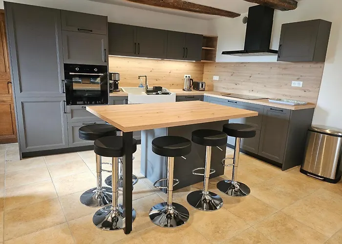 Corps De Ferme En Aubrac - Avec Jacuzzi Du 15 Avr Au 15 Oct * Montpeyroux (Aveyron)